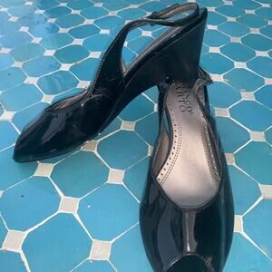 NEW FRANCO SARTO PATENT LEATHER SLINGBACK PUMPS